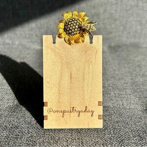Sunflower + Bee Rhinestone Fashion Brooch, Pin, Bling, Sparkly, Yellow, Black